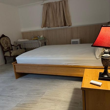 The White Pearl Apartment Metuchen Bagian luar foto